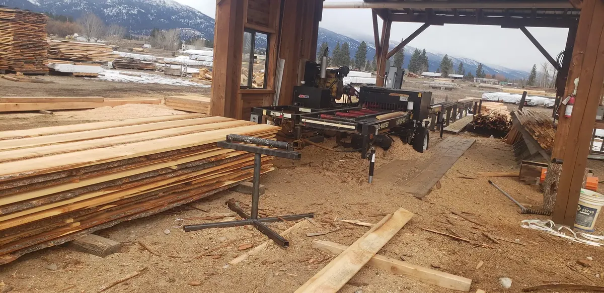 Log moving through the sawmill cutting line